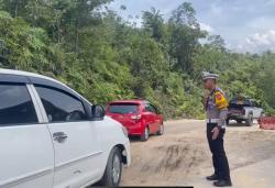 Tak Bisa Dilintasi, Jalan Riau-Sumbar Tutup Total